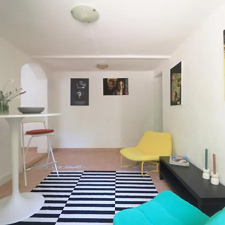 Apartments-estate Under The Paintbrush شقة *