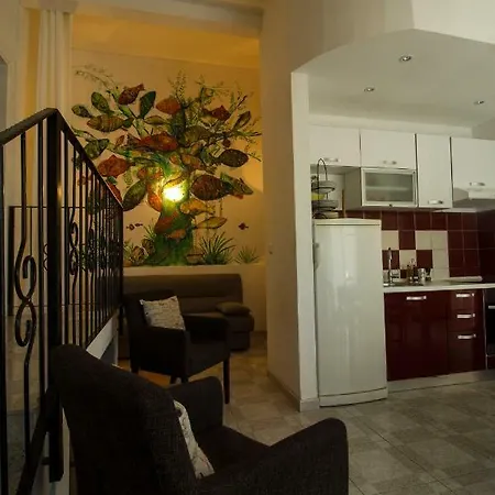 Apartments-estate Under The Paintbrush شقة فيس